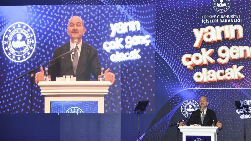 Bakan Soylu, 'Yarın Çok Genç Olacak Projesi' kapsamında çocuklarla buluştu 13