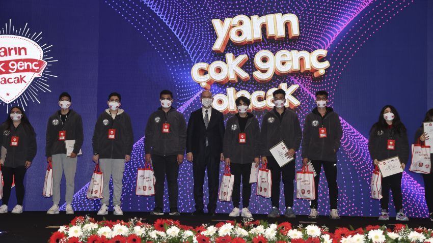 Bakan Soylu, 'Yarın Çok Genç Olacak Projesi' kapsamında çocuklarla buluştu 16