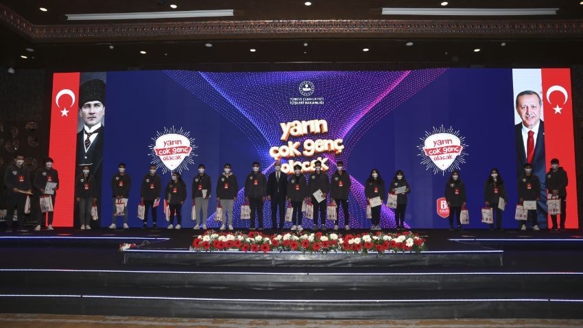 Bakan Soylu, 'Yarın Çok Genç Olacak Projesi' kapsamında çocuklarla buluştu 17