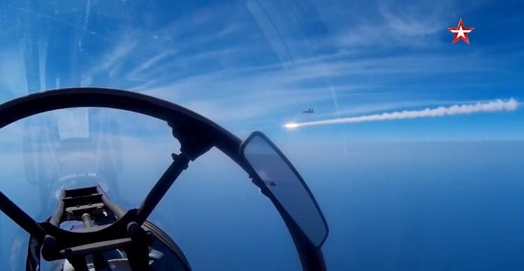 Rus savaş gemileri ateş açtı! 17