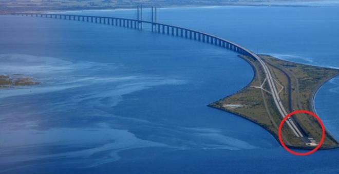 Araçlar suyun altına girip kayboluyor 5