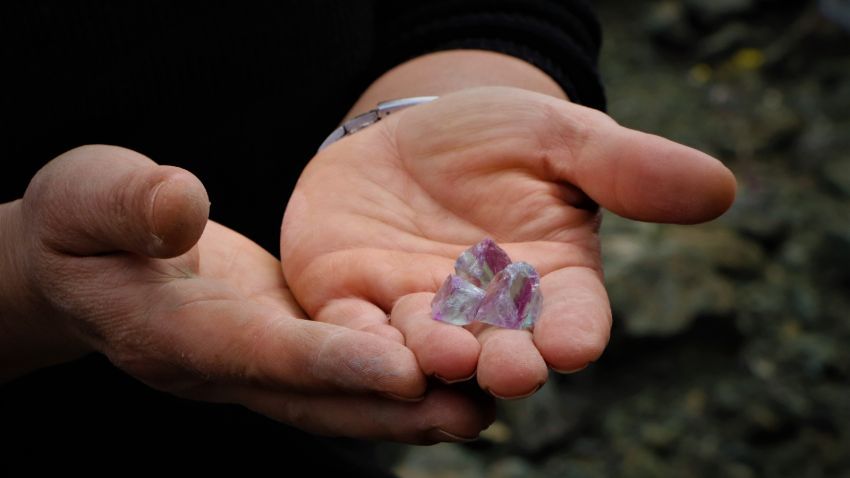 Komando gibi iz sürüyorlar! Aile bu taşın peşinde 7