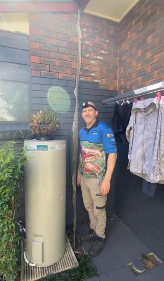 Evinin çatısında karşılaştığı manzara uykularını kaçırdı! 8