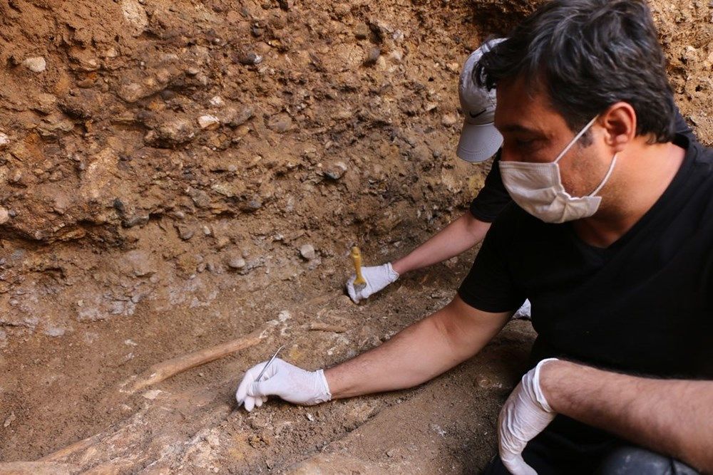 Adıyaman’da 1500 yıl öncesine ait 7 insan iskeleti bulundu 9