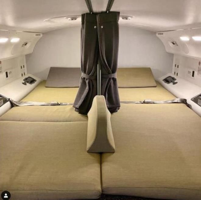 İşte uçaklarda kimsenin bilmediği gizli bölme 9