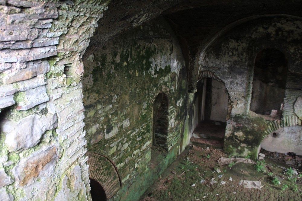 410 yıllık manastır yok olmak üzere 9