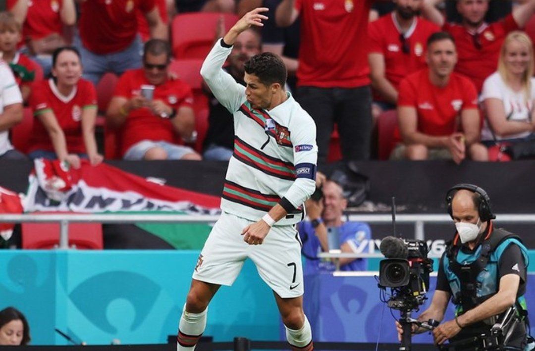 Ronaldo'dan tarihi gol! Çifte rekor kırdı 9