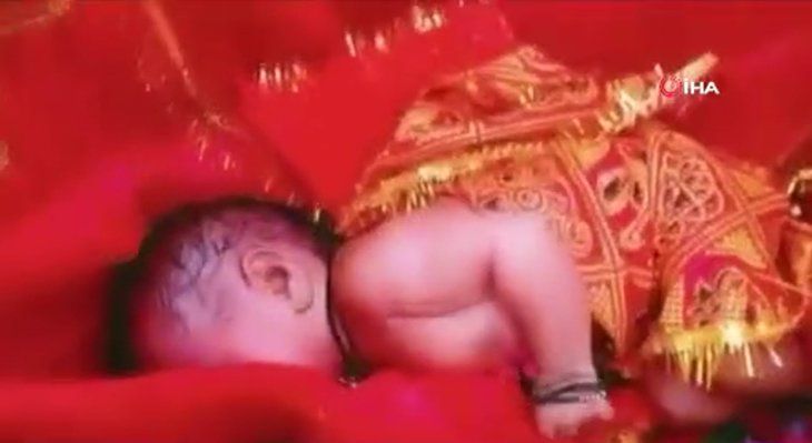 Nehirde yüzen sandıktan bakın ne çıktı! Dünyayı şoke olay 14