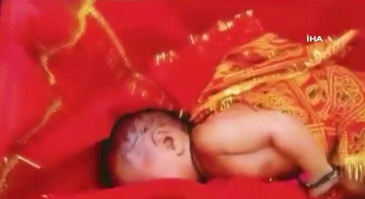 Nehirde yüzen sandıktan bakın ne çıktı! Dünyayı şoke olay 16