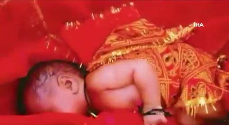 Nehirde yüzen sandıktan bakın ne çıktı! Dünyayı şoke olay 18