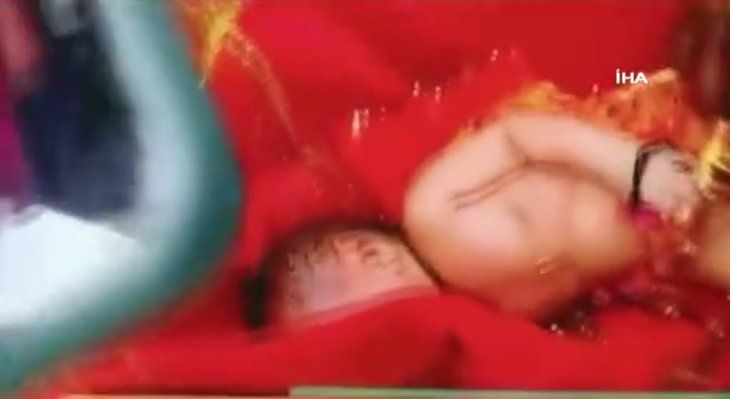 Nehirde yüzen sandıktan bakın ne çıktı! Dünyayı şoke olay 24