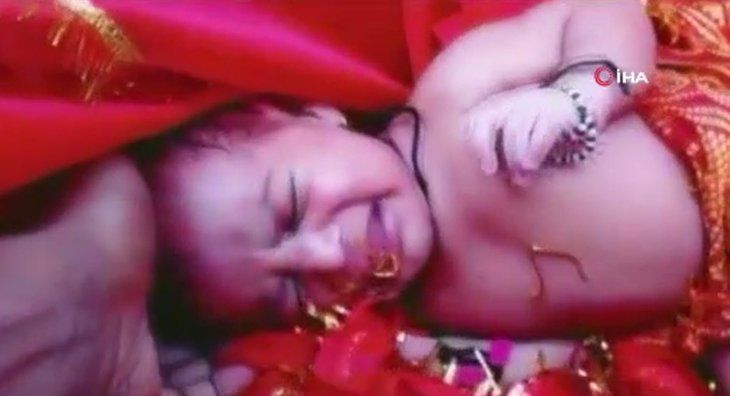 Nehirde yüzen sandıktan bakın ne çıktı! Dünyayı şoke olay 27