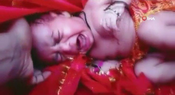 Nehirde yüzen sandıktan bakın ne çıktı! Dünyayı şoke olay 30