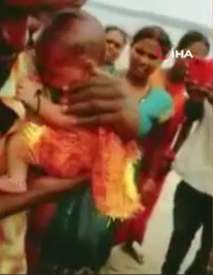 Nehirde yüzen sandıktan bakın ne çıktı! Dünyayı şoke olay 31