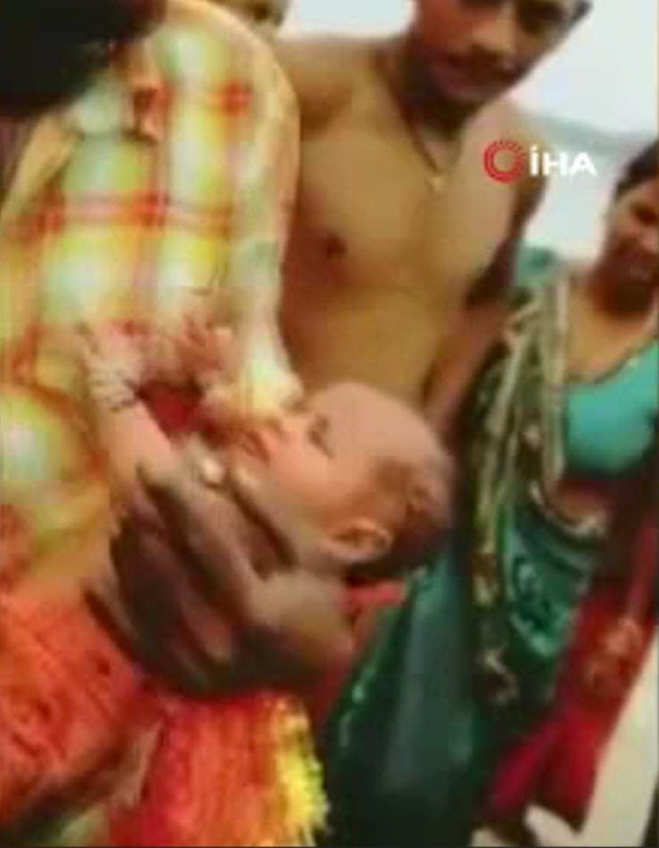 Nehirde yüzen sandıktan bakın ne çıktı! Dünyayı şoke olay 33