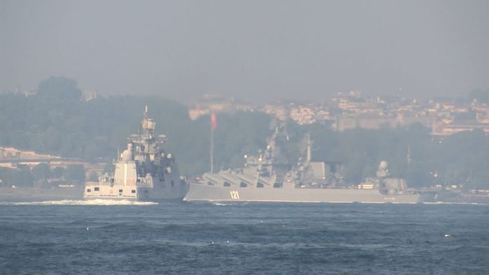 Savaş gemileri peş peşe İstanbul Boğazı'ndan geçti 6