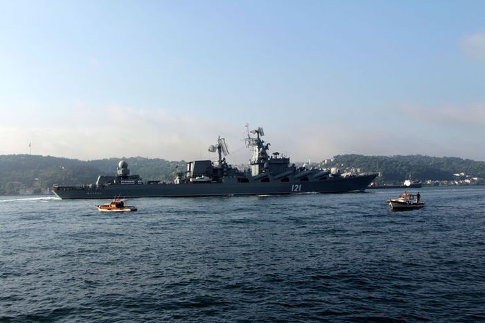 Savaş gemileri peş peşe İstanbul Boğazı'ndan geçti 5