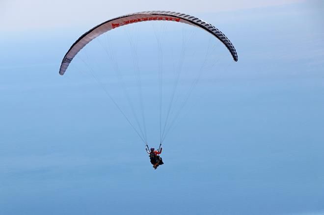 Her gün işinden evine uçarak gidiyor 6
