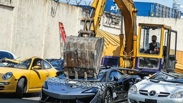 21 lüks araç kameralar önünde parçalandı 6