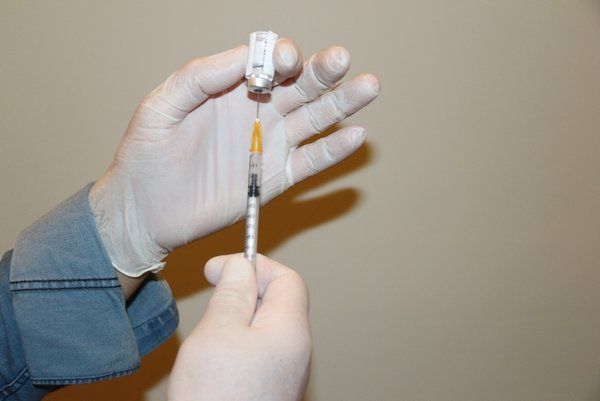 İşte aşıların yan etkileri ve en çok etkilenen yaş grubu! 2