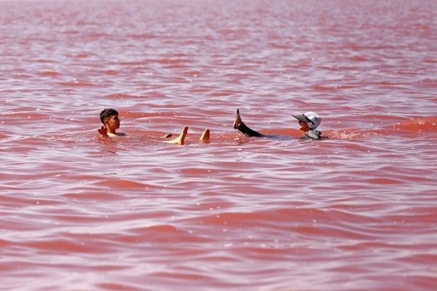 İran'daki göl neden kırmızıya dönüştü? 8