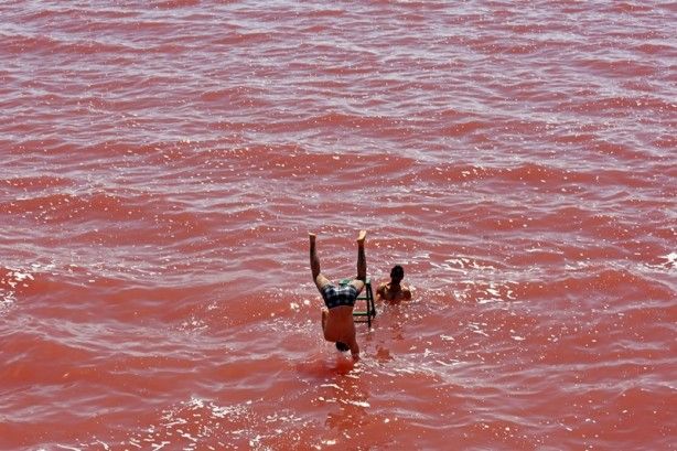 İran'daki göl neden kırmızıya dönüştü? 2