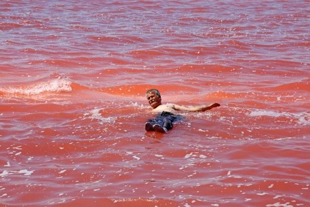 İran'daki göl neden kırmızıya dönüştü? 9