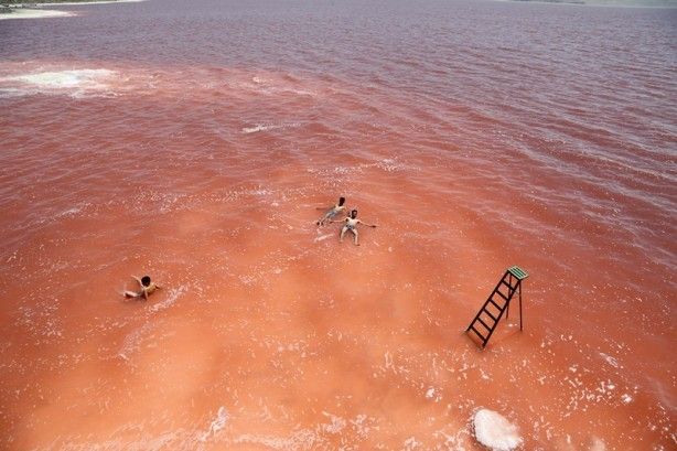 İran'daki göl neden kırmızıya dönüştü? 10