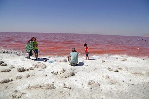 İran'daki göl neden kırmızıya dönüştü? 6