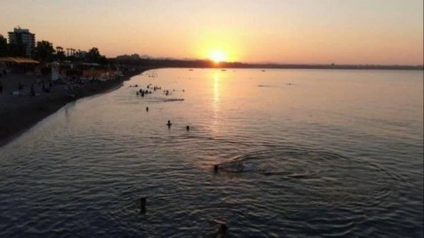 Antalya sahilinde şaşırtan görüntü 7