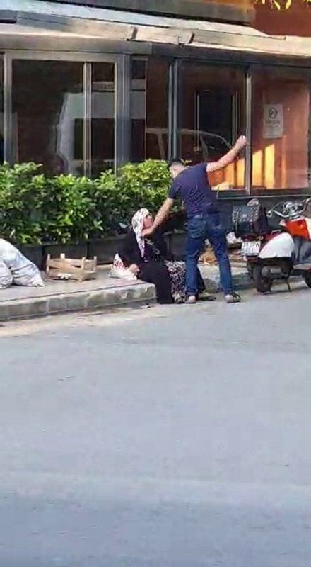 Hayırsız evlat annesini sokak ortasında darp etti! 1