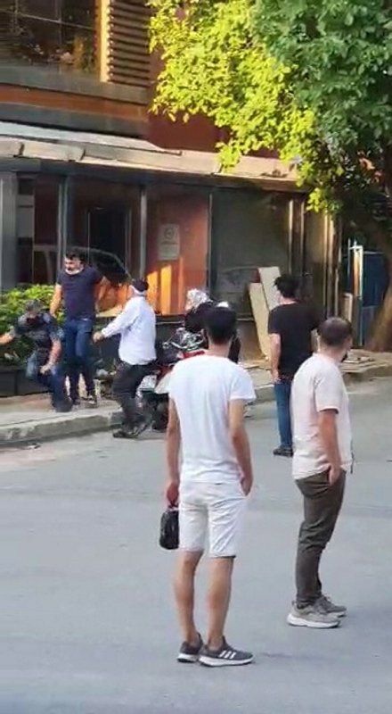 Hayırsız evlat annesini sokak ortasında darp etti! 4