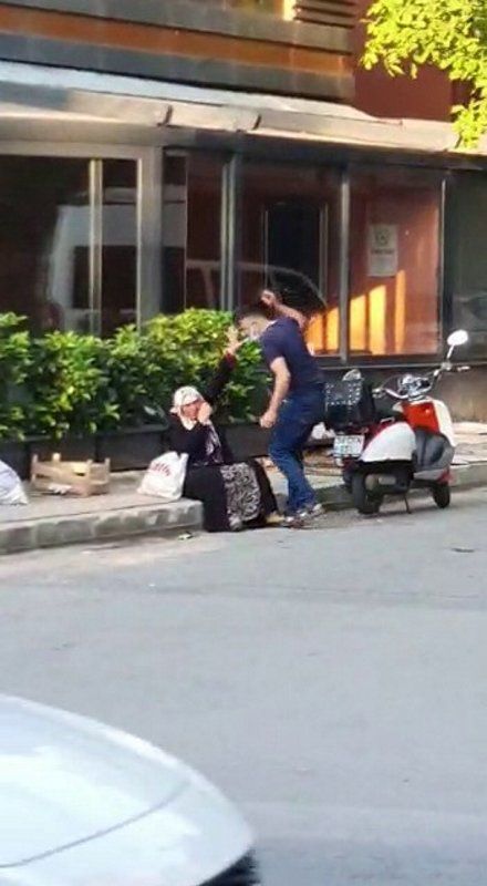 Hayırsız evlat annesini sokak ortasında darp etti! 6