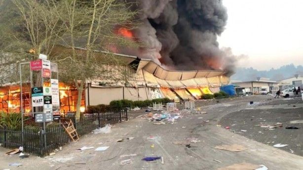 O ülke karıştı! ATM'ler patlatıldı, ordu sokaklara indi 1