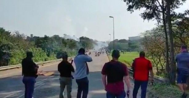 O ülke karıştı! ATM'ler patlatıldı, ordu sokaklara indi 12