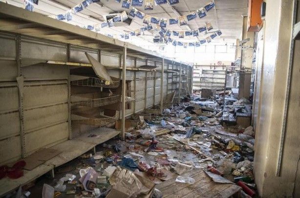 O ülke karıştı! ATM'ler patlatıldı, ordu sokaklara indi 7