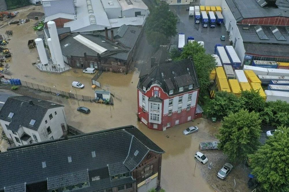 Sel felaketinde ortalık savaş alanına döndü: 42 kişi öldü 13