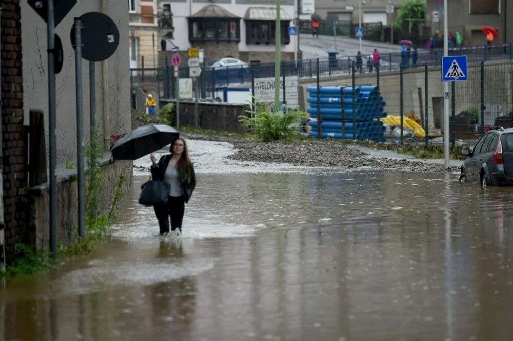 Sel felaketinde ortalık savaş alanına döndü: 42 kişi öldü 16