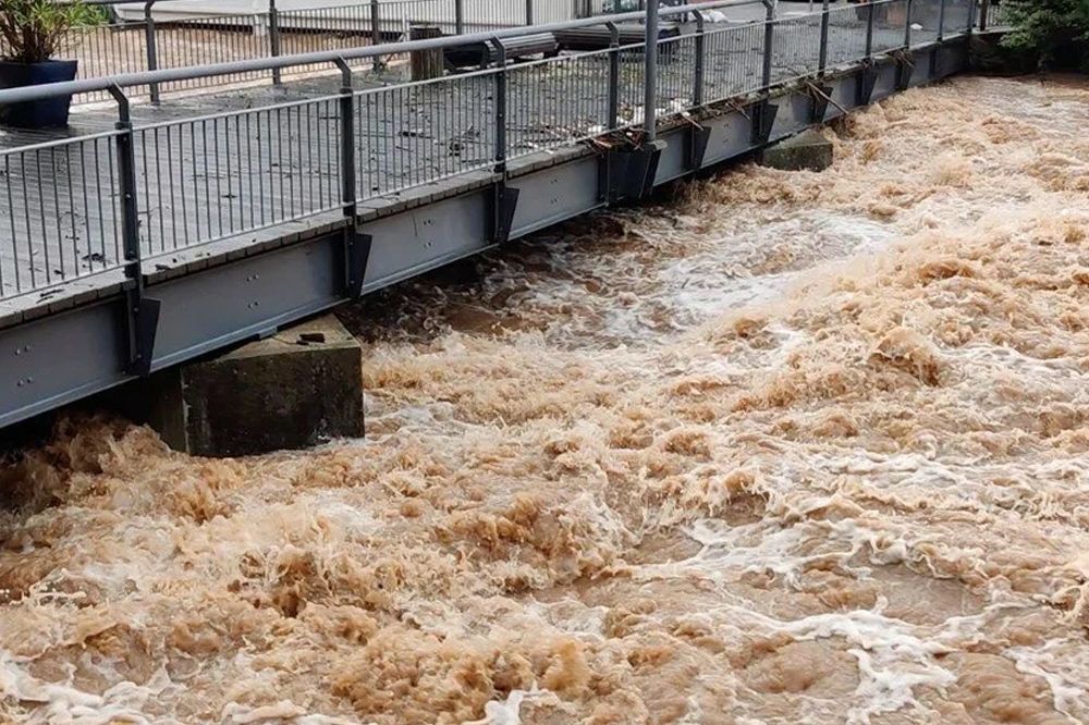 Sel felaketinde ortalık savaş alanına döndü: 42 kişi öldü 17