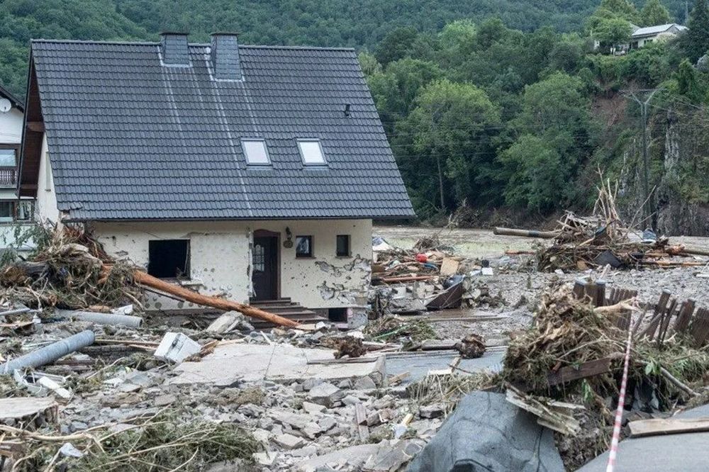 Sel felaketinde ortalık savaş alanına döndü: 42 kişi öldü 18