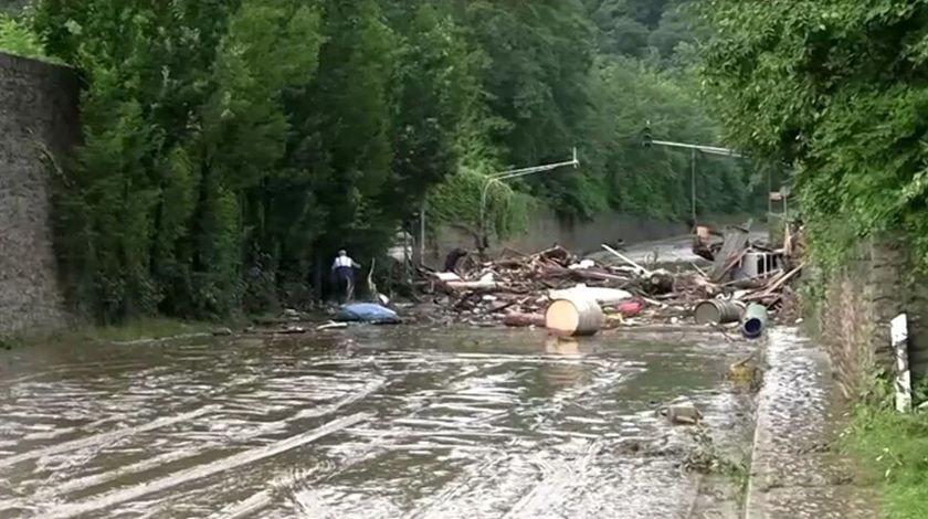 Sel felaketinde ortalık savaş alanına döndü: 42 kişi öldü 21