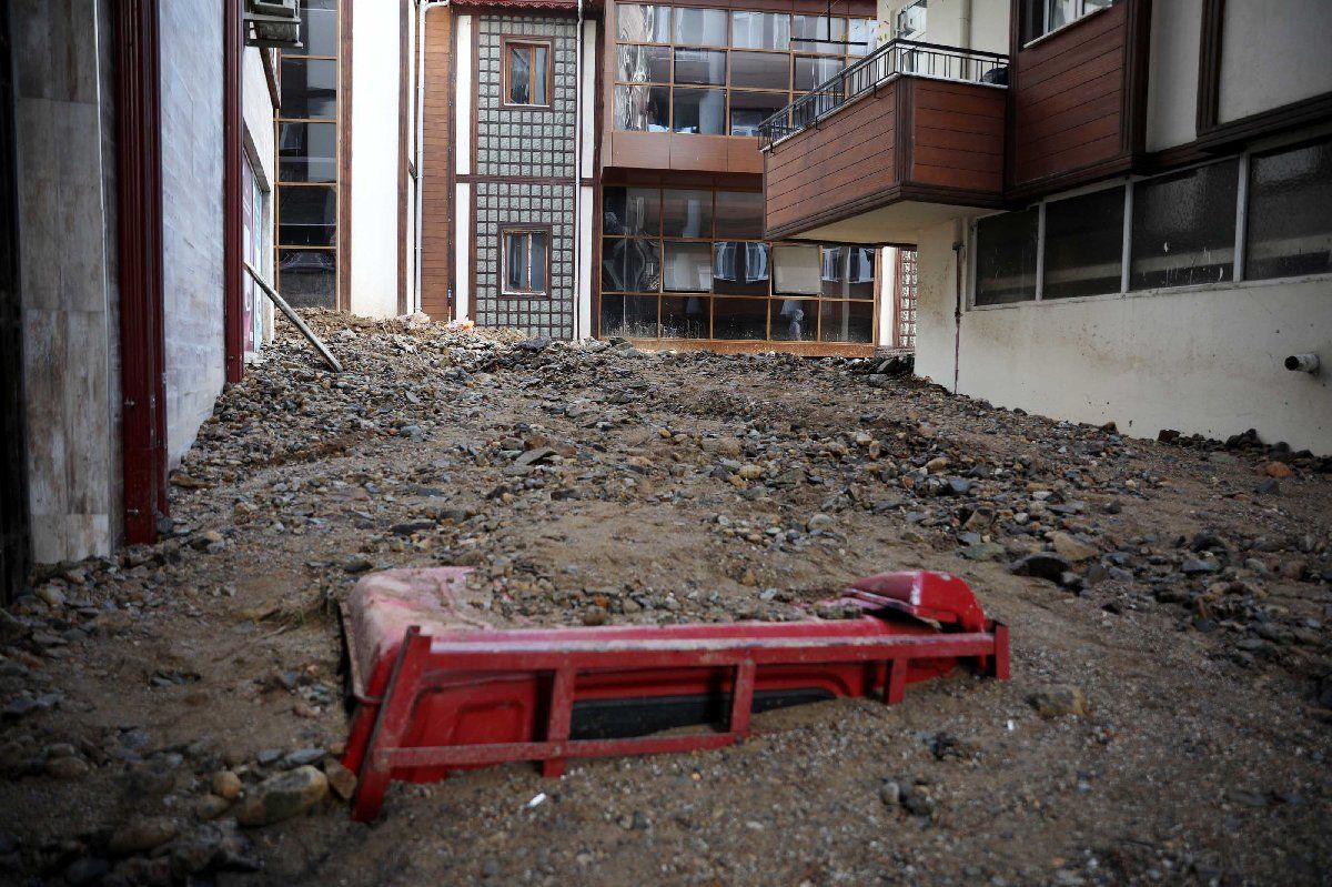 Rize’de felaketin boyutu gün ağarınca ortaya çıktı! 11