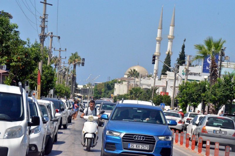 Kuyruğun başı var sonu yok! 1 haftada 140 bin araç giriş yaptı 9