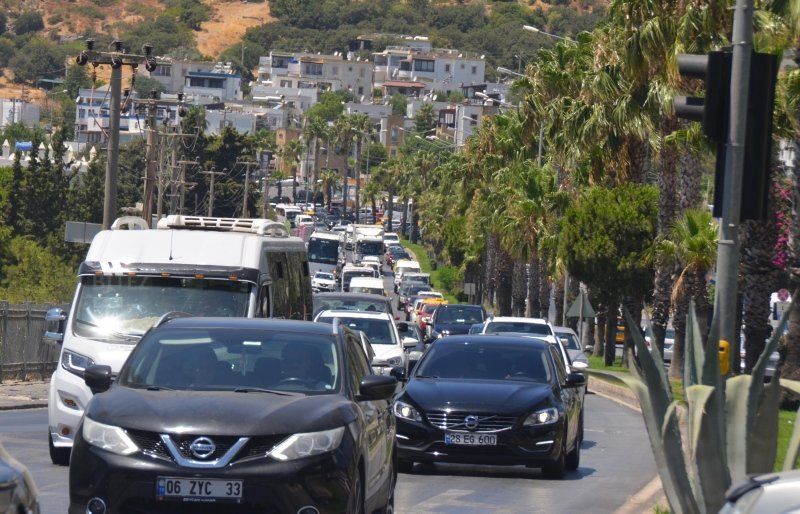 Kuyruğun başı var sonu yok! 1 haftada 140 bin araç giriş yaptı 10