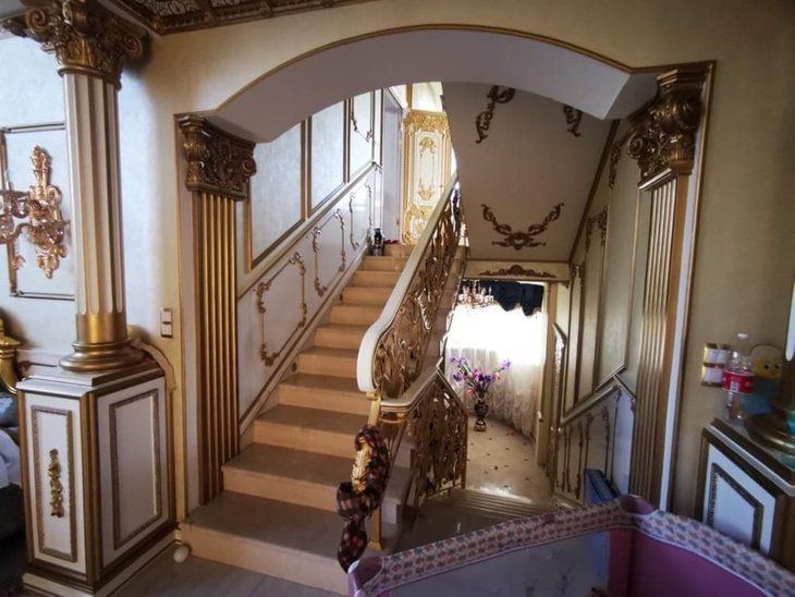 Ekipler hayrete düştü! Rus polisin evinden çıkanlar dudak uçuklattı 3