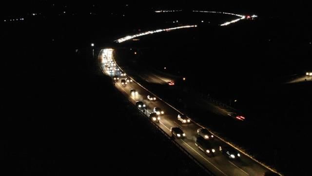 70 kilometrelik araç kuyruğu havadan görüntülendi 6