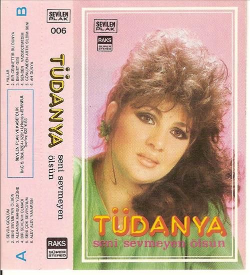 Ünlü şarkıcı sesini kaybetti! 3