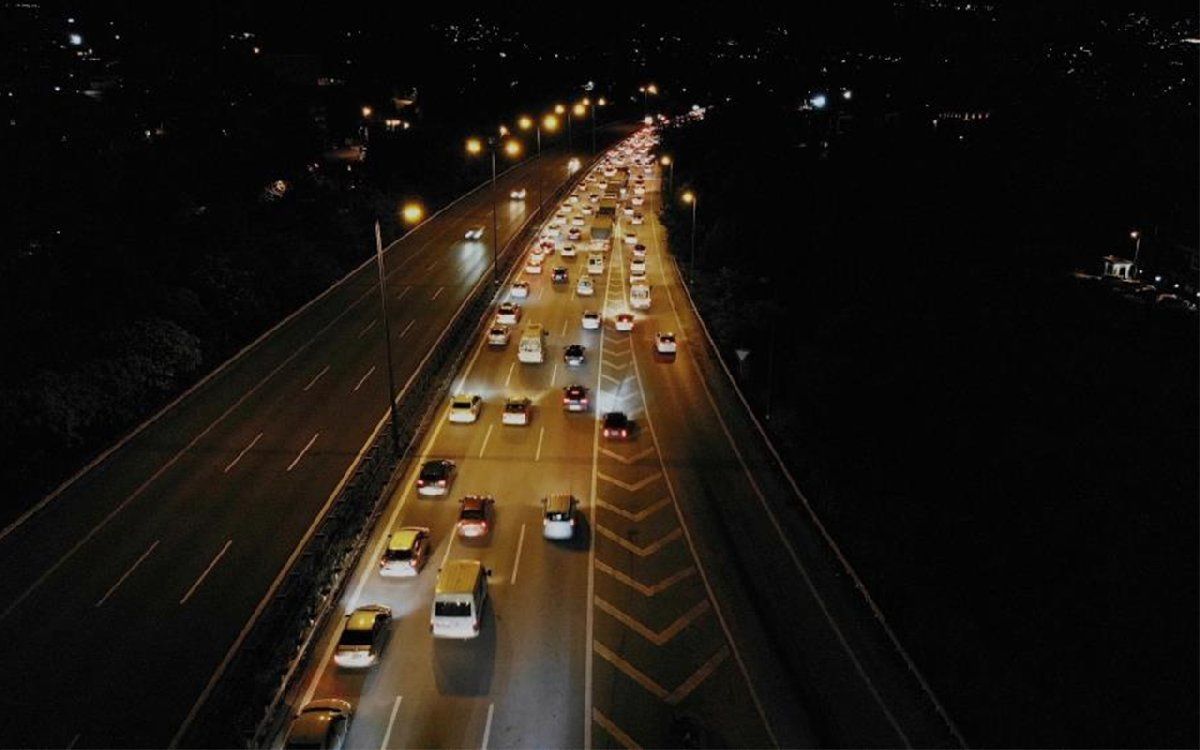 70 kilometrelik araç kuyruğu havadan görüntülendi 9