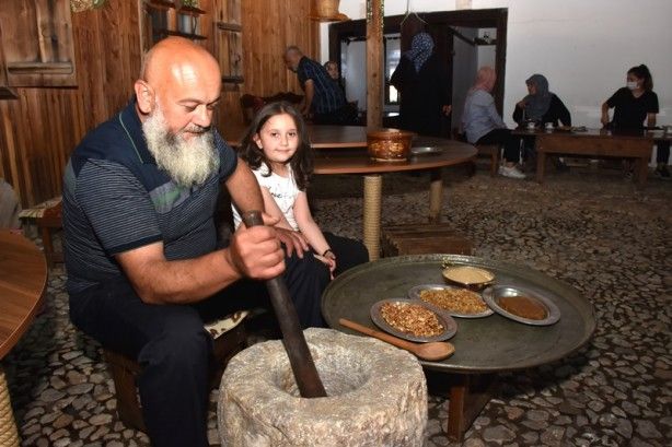 Asırlık lök tatlısına büyük ilgi 1