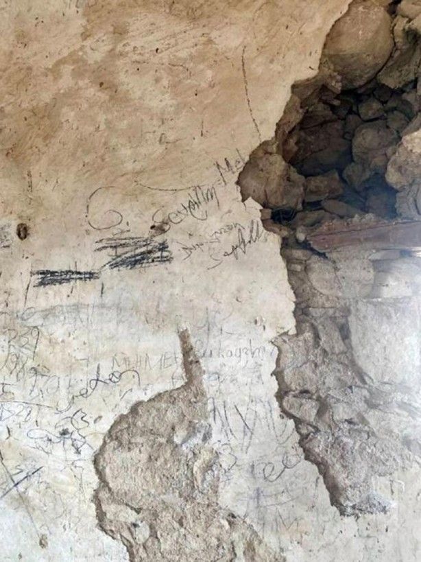 Tarihi camide utandıran görüntü! 1